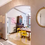 Appartamento Vintage Charm & Color, And Spacious *