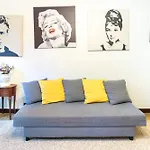 Vintage Charm & Color, And Spacious Appartamento