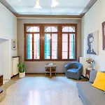 Vintage Charm & Color, And Spacious Appartamento