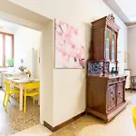 Appartamento Vintage Charm & Color, And Spacious *