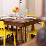 Appartamento Vintage Charm & Color, And Spacious