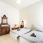 Vintage Charm & Color, And Spacious Appartamento *