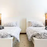 Appartamento Vintage Charm & Color, And Spacious