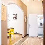 Vintage Charm & Color, And Spacious Appartamento *