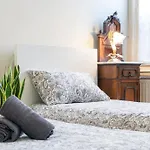 Vintage Charm & Color, And Spacious Appartamento