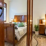 Vintage Charm & Color, And Spacious * Venezia