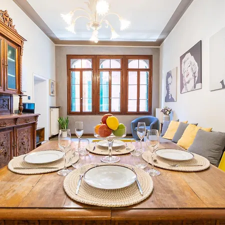 شقة Vintage Charm & Color, And Spacious