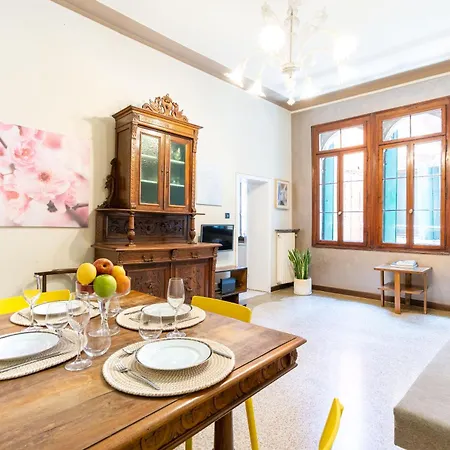 Vintage Charm & Color, And Spacious البندقية