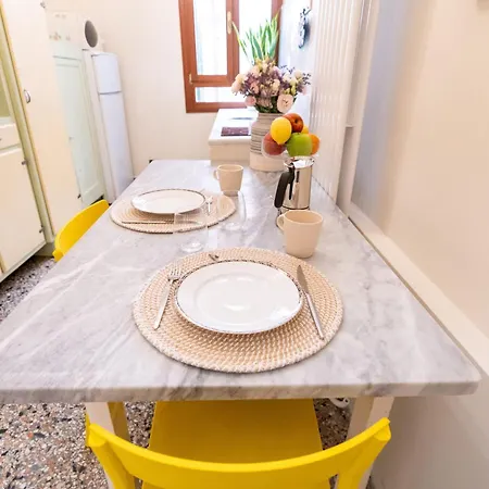 شقة Vintage Charm & Color, And Spacious البندقية