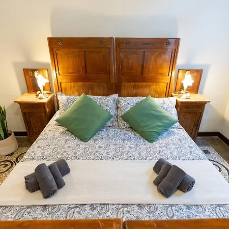 Vintage Charm & Color, And Spacious شقة