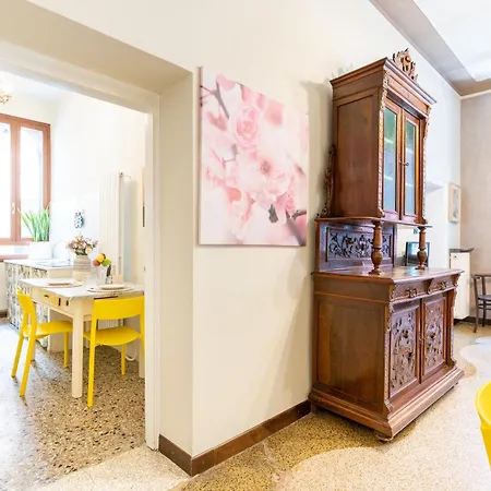 شقة Vintage Charm & Color, And Spacious *