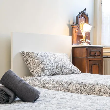شقة Vintage Charm & Color, And Spacious *