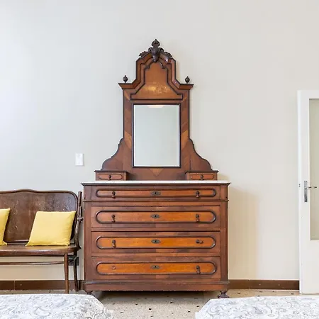 Vintage Charm & Color, And Spacious شقة البندقية