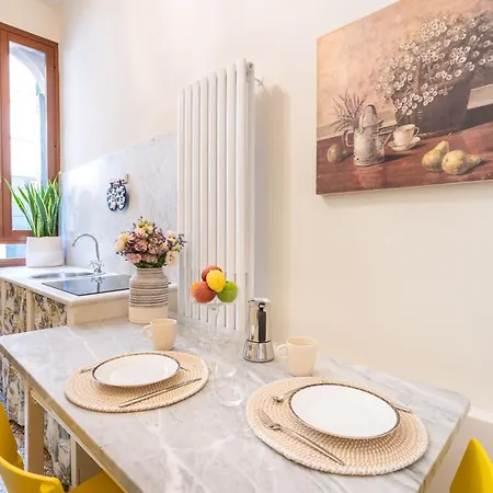 Vintage Charm & Color, And Spacious شقة