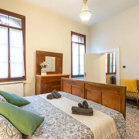 شقة Vintage Charm & Color, And Spacious