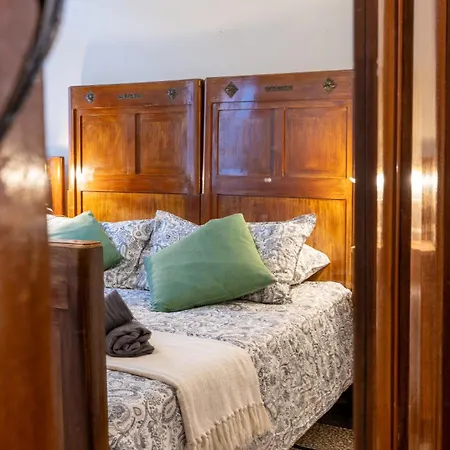 شقة Vintage Charm & Color, And Spacious *
