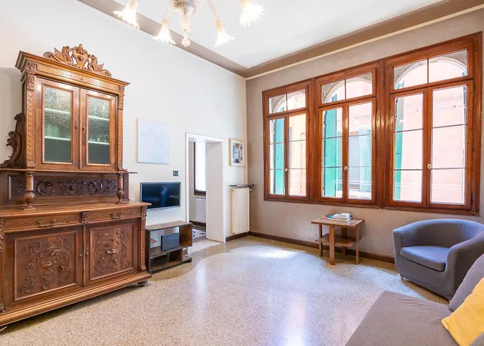 Vintage Charm & Color, And Spacious * Venedik