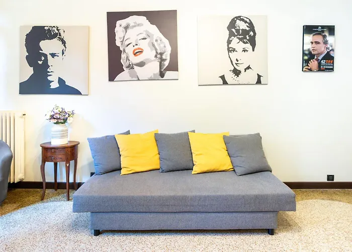 Vintage Charm & Color, And Spacious Daire