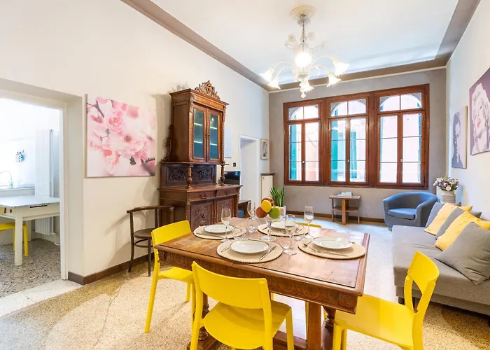 Vintage Charm & Color, And Spacious * Venedik