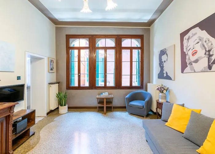 Vintage Charm & Color, And Spacious Daire