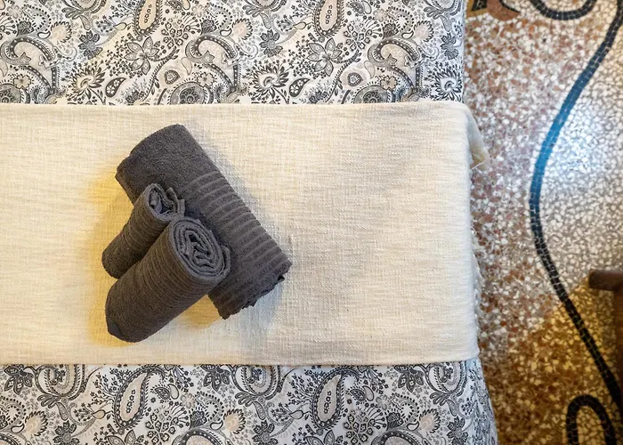 Daire Vintage Charm & Color, And Spacious