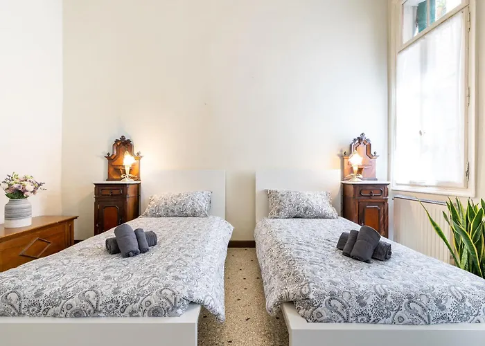 Vintage Charm & Color, And Spacious Daire