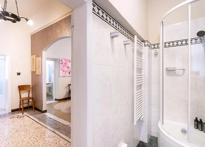 Vintage Charm & Color, And Spacious Daire Venedik