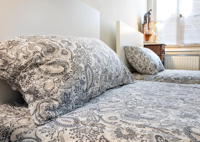 Vintage Charm & Color, And Spacious Venedik