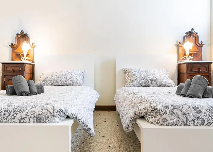 Daire Vintage Charm & Color, And Spacious