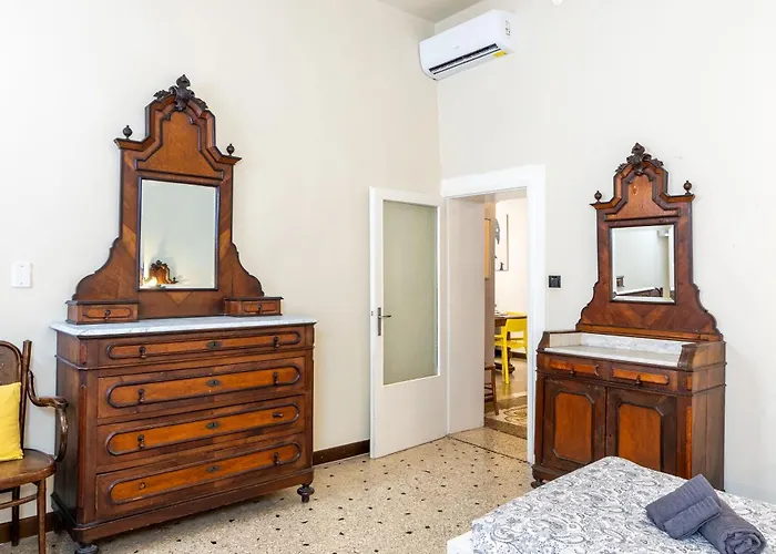 Vintage Charm & Color, And Spacious * Venedik