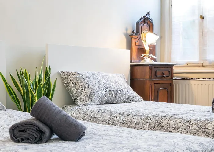 Vintage Charm & Color, And Spacious Daire