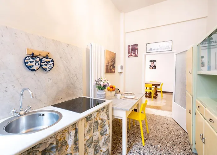 Vintage Charm & Color, And Spacious Daire *