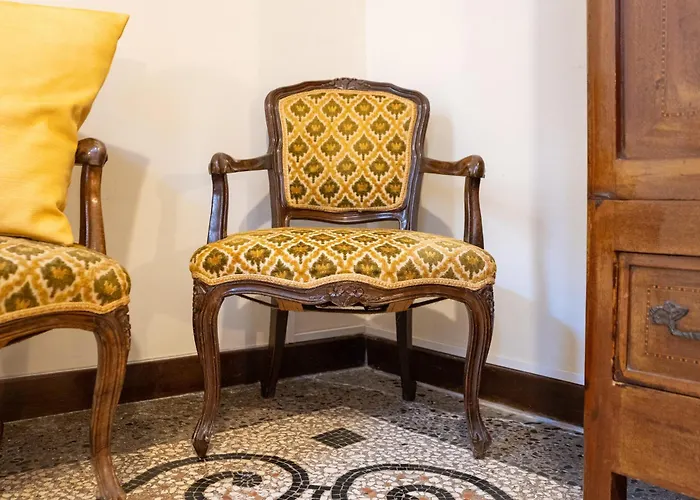 Vintage Charm & Color, And Spacious Venedik